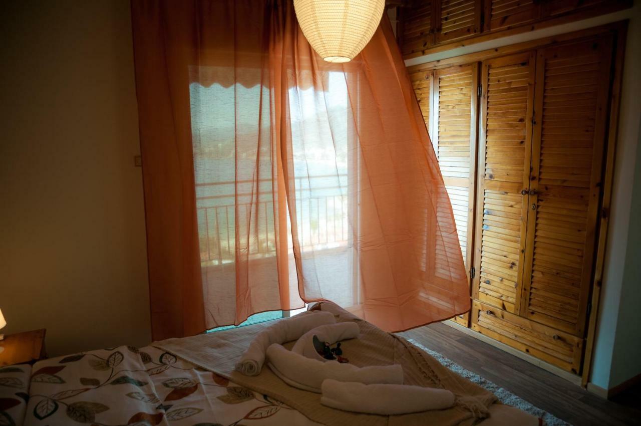 Paradise View Apartment PalaiónTsiflíkion エクステリア 写真